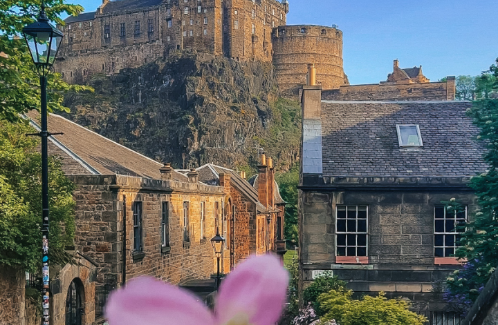 UNVEILING THE CHARMS OF EDINBURGH: YOUR ULTIMATE TRAVEL GUIDE
